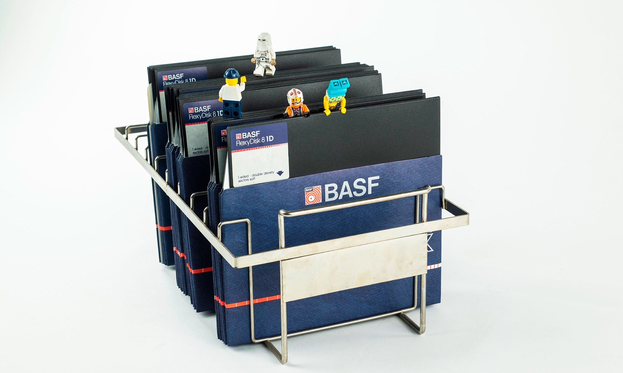 Disketten-Konvolut „BASF FlexyDisk 8 1D“ mit Disketten-Ständer, BASF AG 